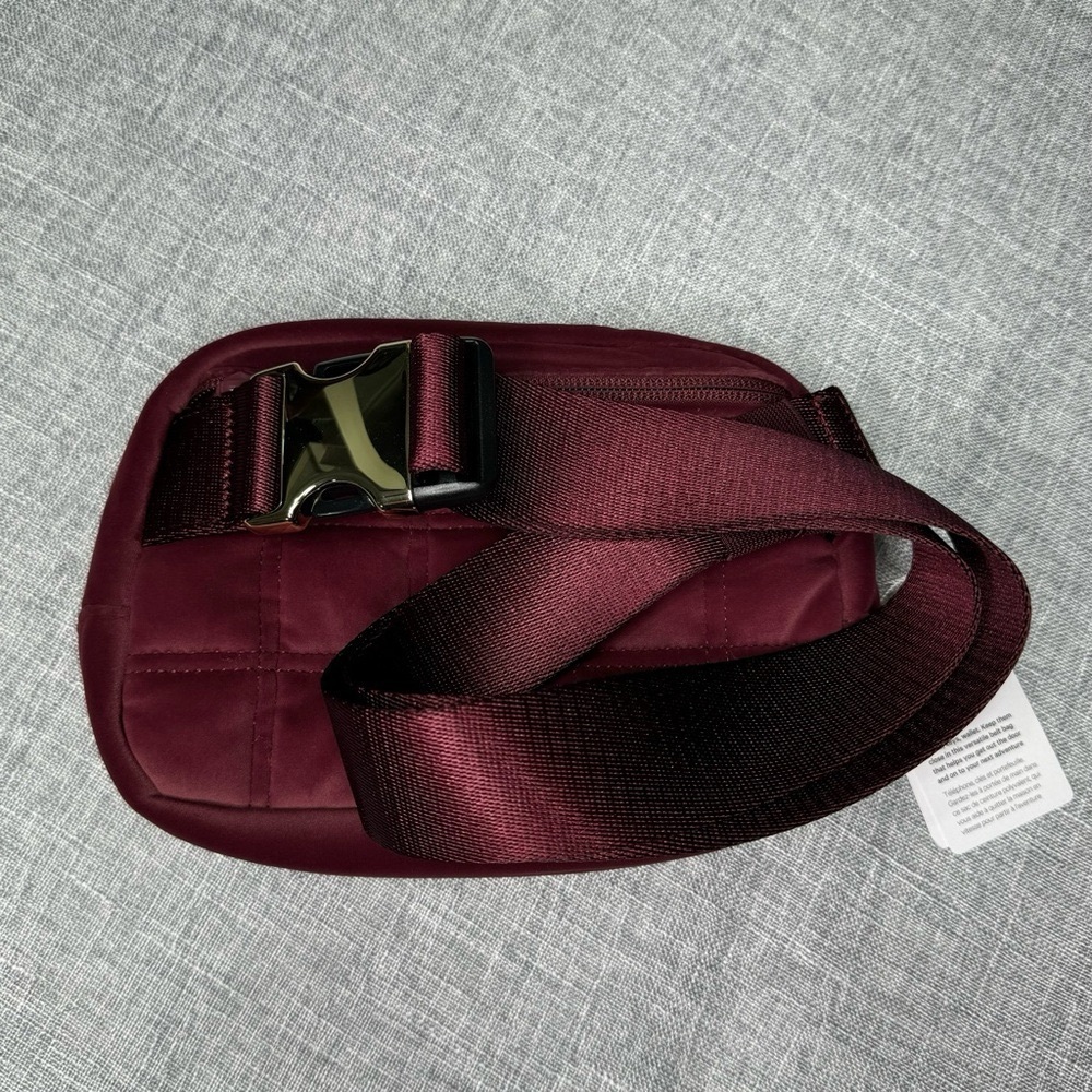 Lululemon Everywhere Belt Bag Quilted Velour Wine Berry Velvet Crossbody Bag NWT - Picture 9 of 10